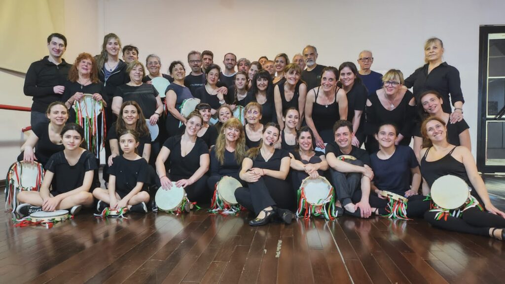 Festival de Colectividades Raíces - Compania de Danzas Radici